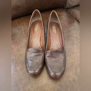 Naturalizer N5 Comfort heels. Size 9 1/2 W. Brown in color.